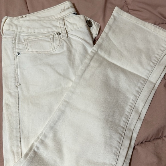 American Eagle Women’s White Jeans - Picture 3 of 8